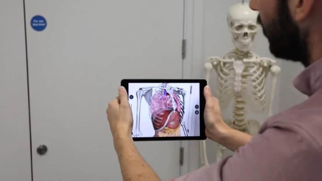 نمایش آناتومی با واقعیت مجازی