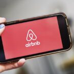 مردم کشورهای مختلف با رزرو آپارتمان در Airbnb به اوکراینیها کمک میکنند