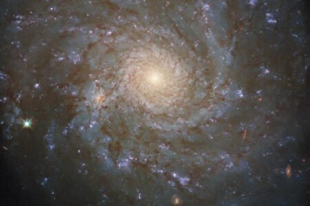 تصویر هفته هابل: کهکشان مارپیچی NGC 4571