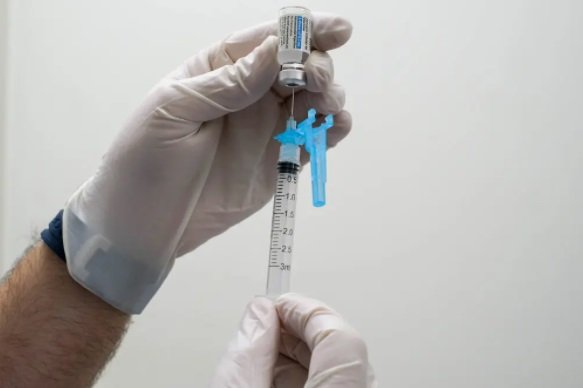 فایزر در کنار توسعه واکسنی برای همه گونه‌های کرونا، اطلاعات دوز چهارم را برای FDA می‌فرستد