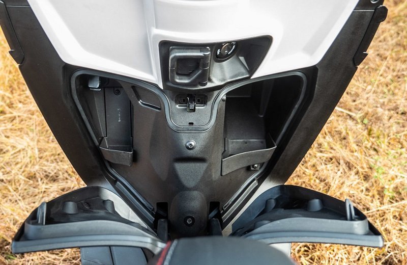 بررسی اسکوتر Aprilia SXR 160 75m قطب آی تی آپریلیا SXR 160