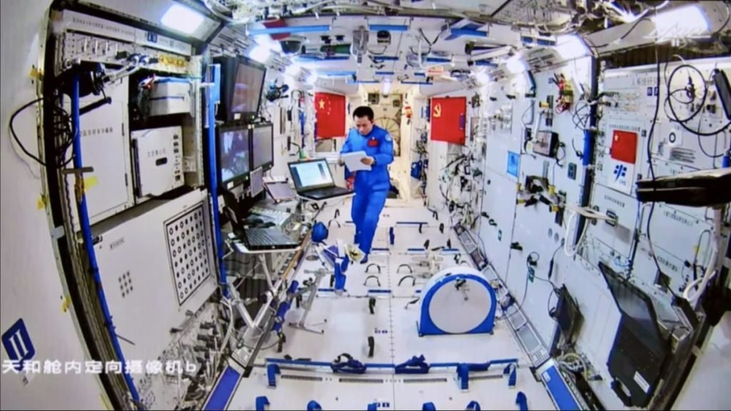 فضانورد چینی