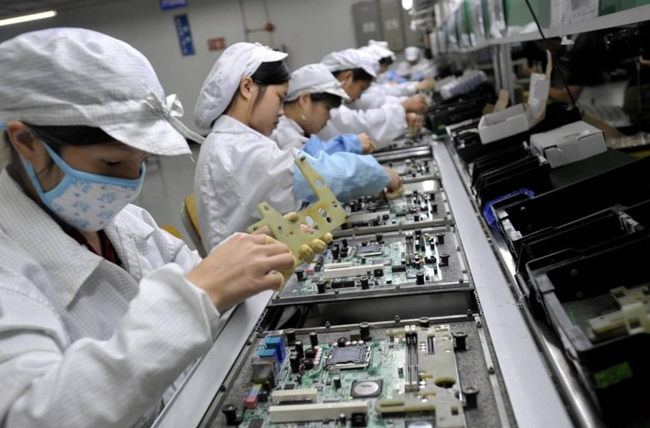 اپل در حال برنامه‌ریزی برای خروج سریع‌تر خطوط تولید محصولات خود از چین است
