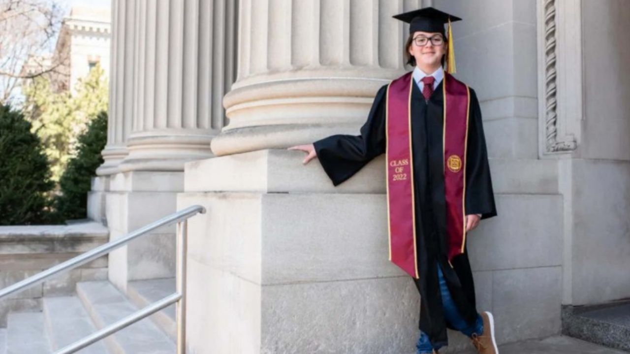 نابغه 13 ساله آمریکایی در مقطع دکترای فیزیک ادامه تحصیل می‌دهد