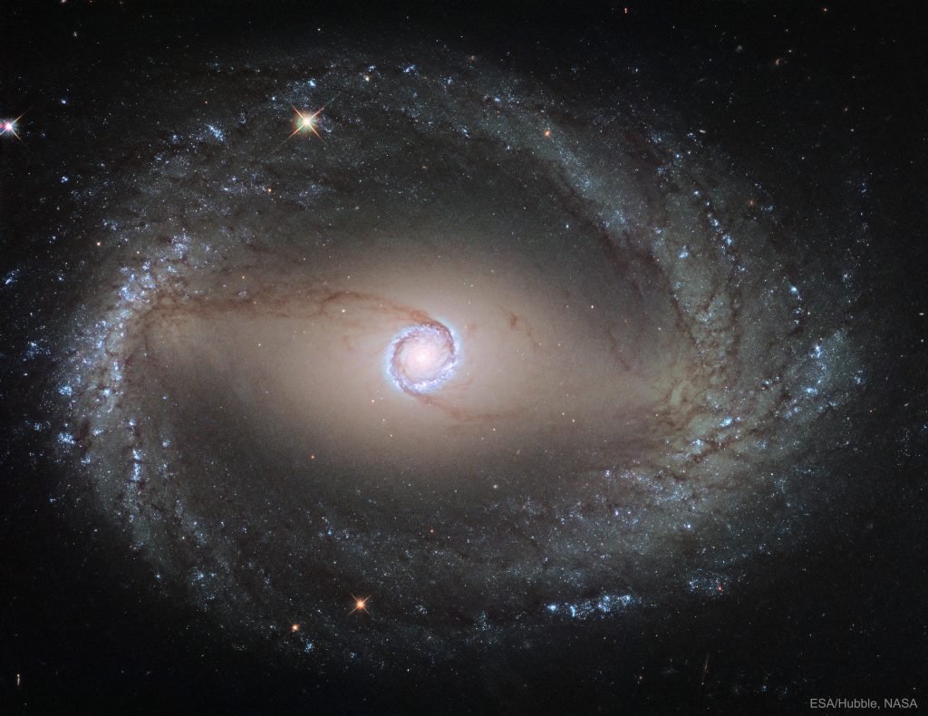 NGC1512inner Hubble 5413 قطب آی تی