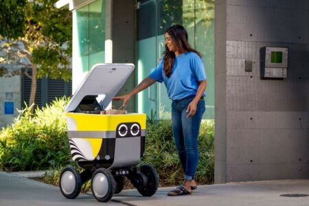 اوبر تحویل آزمایشی غذا با ربات‌های چهارچرخ و ماشین‌های خودران را آغاز می‌کند