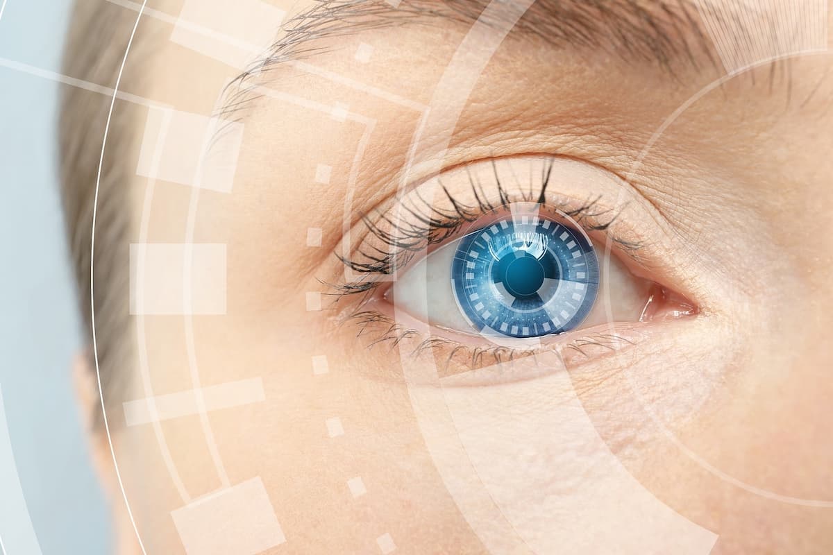 آیا لنزهای چشمی هوشمند در آینده نقش کامپیوتر را برعهده می‌گیرند؟