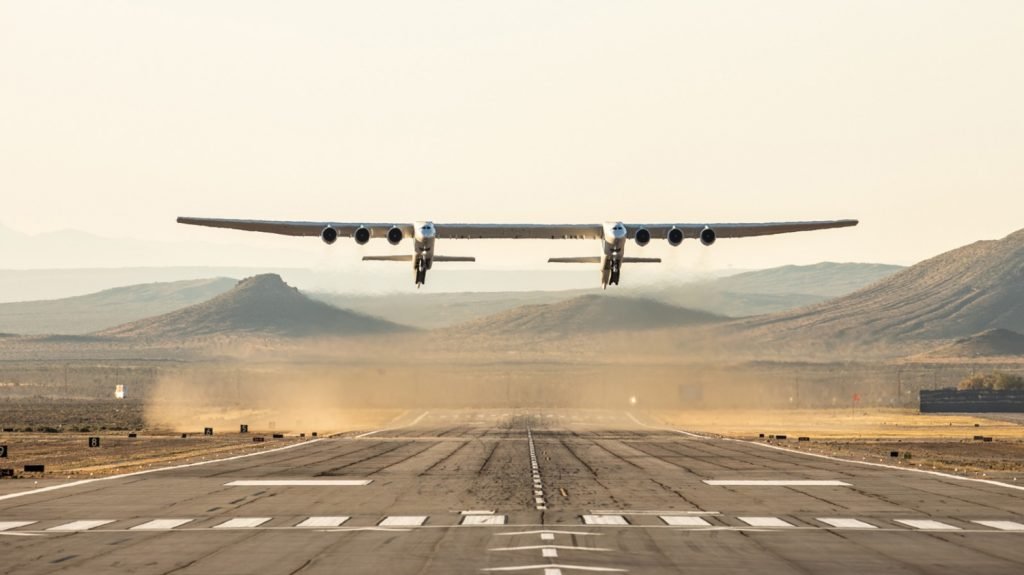 پرواز آزمایشی بزرگترین هواپیمای جهان از Stratolaunch