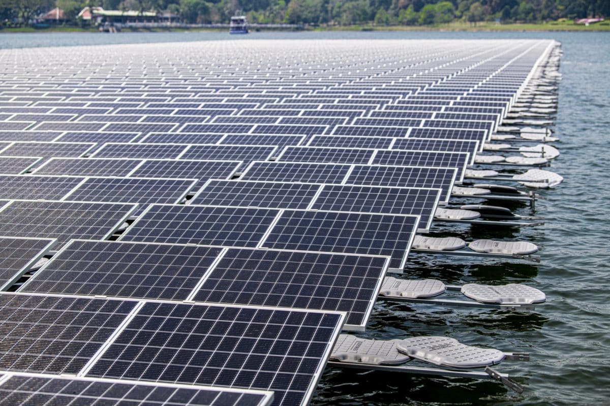 ارتش آمریکا نخستین مجموعه صفحات خورشیدی شناور خود را راه‌اندازی کرد