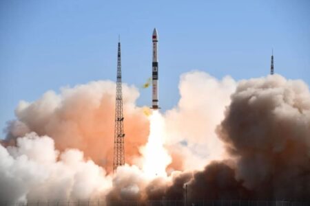 چین ظرف 48 ساعت با 2 راکت 4 ماهواره به فضا پرتاب کرد