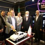 مدیران دولت انقلابی عکس یادگاری خود را با اولین استارتاپ بورسی ایران گرفتند