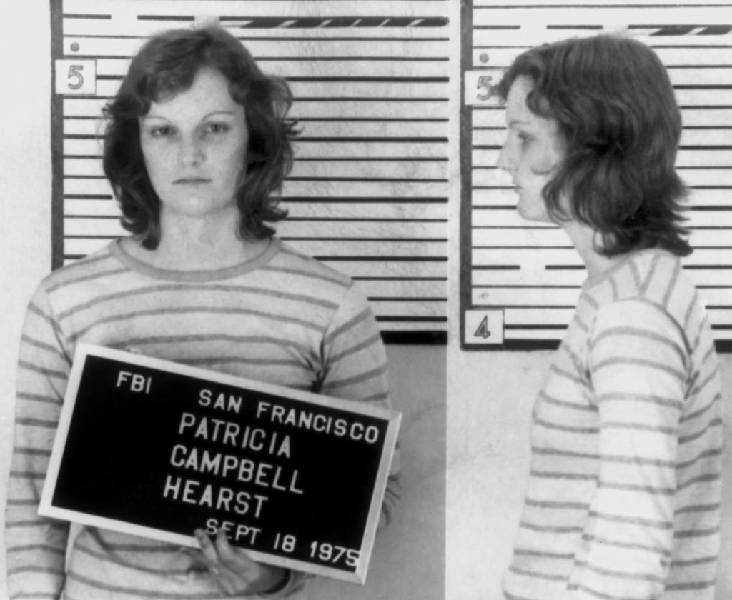 در سپتامبر 1975 FBI پتی هرست را به اتهام سرقت مسلحانه از بانکی در سانفرانسیسکو دستگیر کرد.