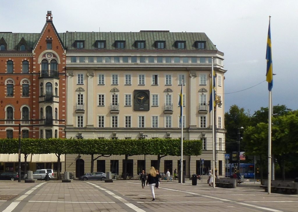 سرمنشأ سندروم استکهلم: کردیت بانکن (Kreditbanken) واقع در میدان نرمال استارگ (Norrmalmstorg) شهر استکهلم مورد حمله سارقان قرار گرفت.