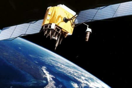 فعالیت‌های خورشیدی شدید می‌تواند ماهواره‌های فضایی را از مدار خود خارج کند