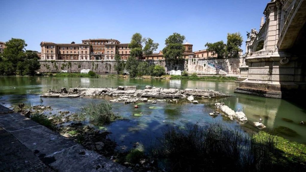 خشکسالی در ایتالیا، یک پل باستانی 2000 ساله را از زیر آب بیرون آورد