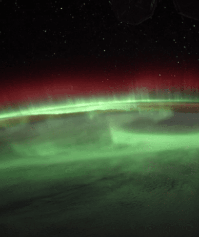 فضانوردان تصویر خیره‌کننده‌ای از شفق قطبی به اشتراک گذاشتند
