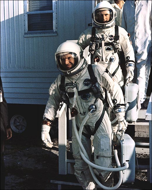astronauts cooper and conrad of gemini 5 photo print 15 قطب آی تی