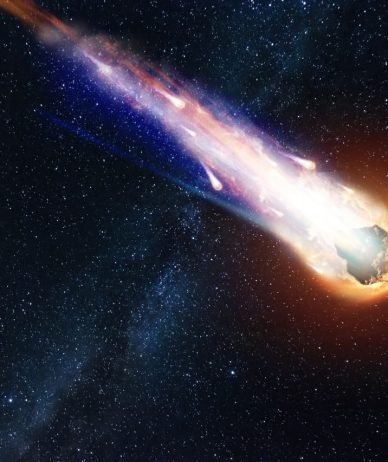 لحظه هولناک برخورد یک دنباله‌دار بزرگ به خورشید [تماشا کنید]