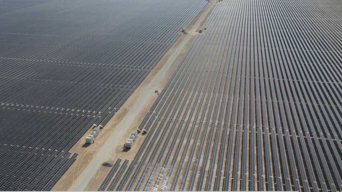 بزرگترین پارک خورشیدی جهان در دبی