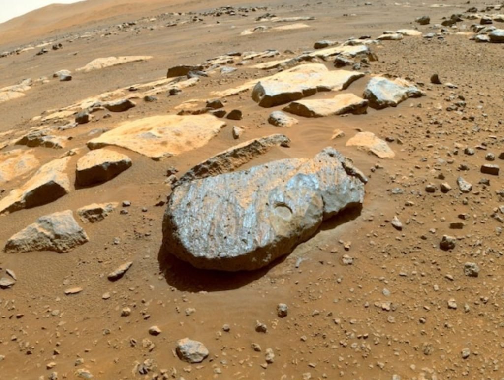 سنگ مریخی روشت که مریخ نورد استقامت از آن نمونه برداری کرده