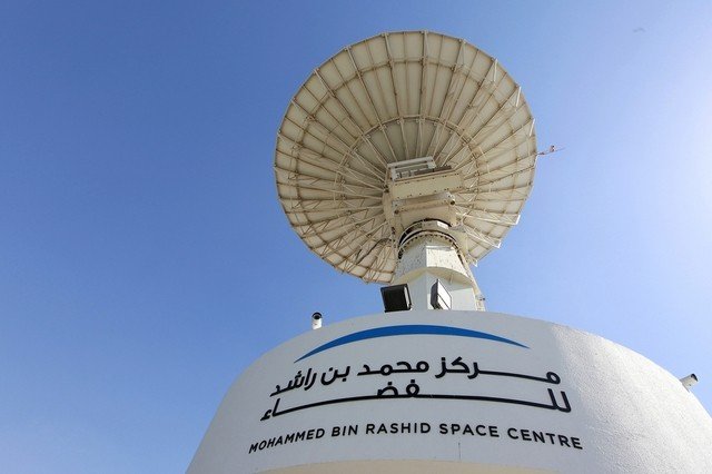 التعاون بين الإمارات والصين في مهمة القمر الفضائية