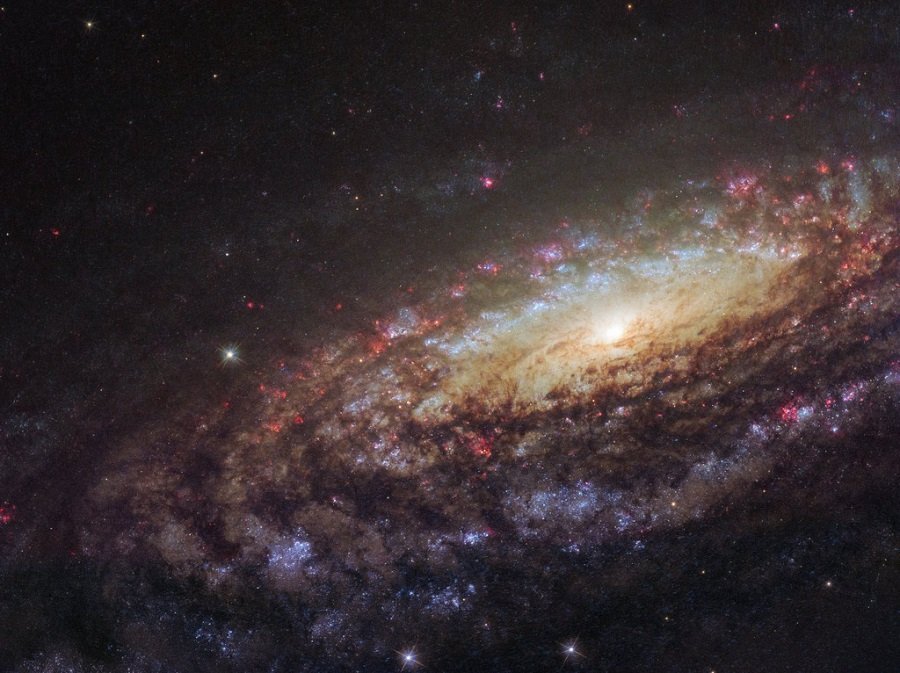 کهکشان NGC 7331