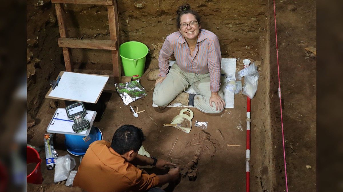 علماء الآثار الذين اكتشفوا أول بتر في التاريخ