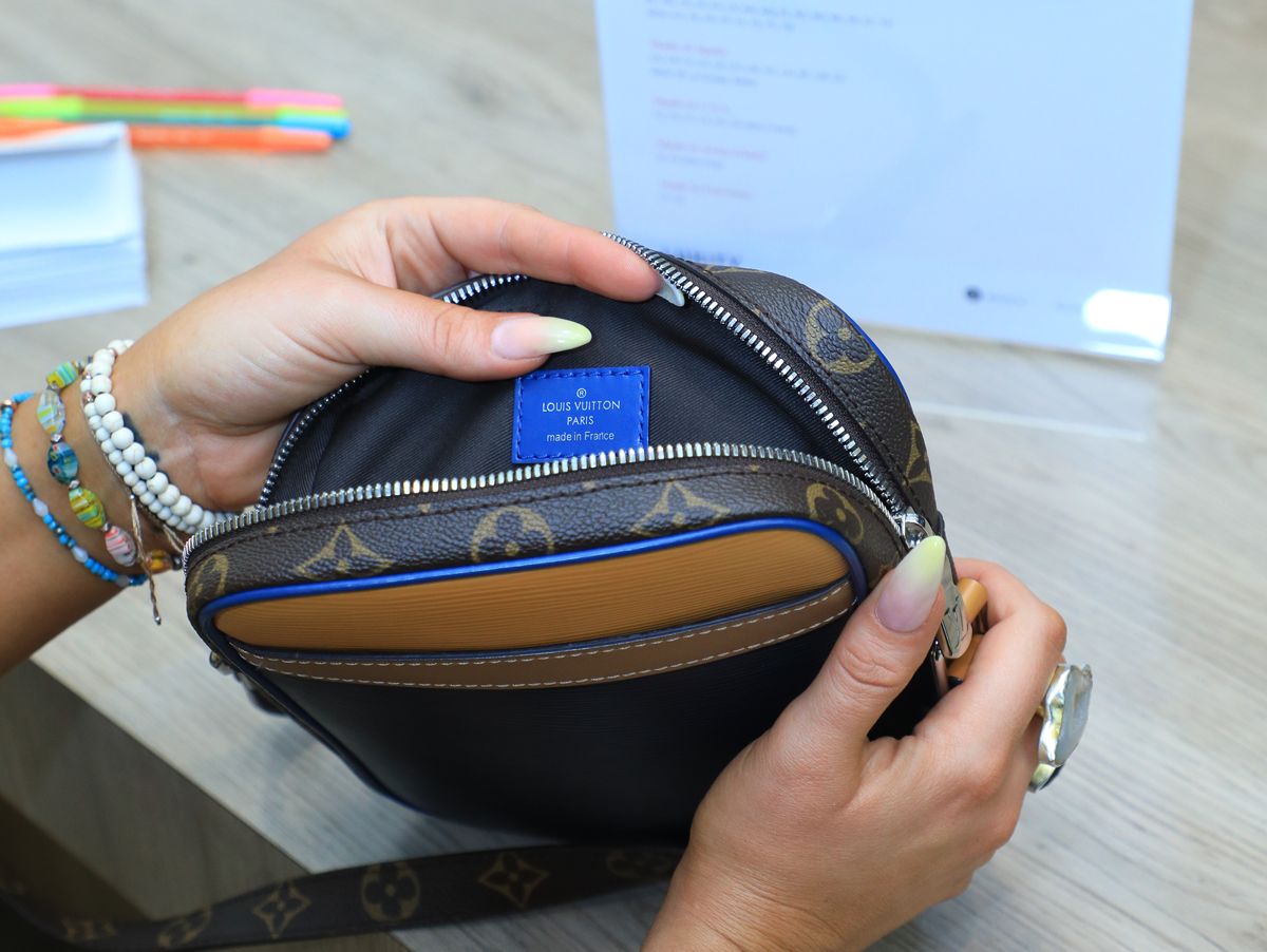 کیف پولی لویی ویتون مجهز به تراشه RFID