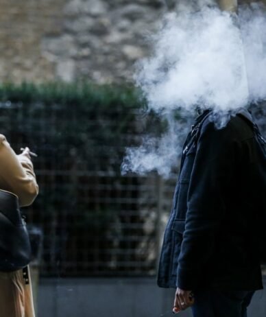 پژوهشگران مدعی شدند: مصرف ویپ به جای سیگار می‌تواند مضرات کمتری داشته باشد