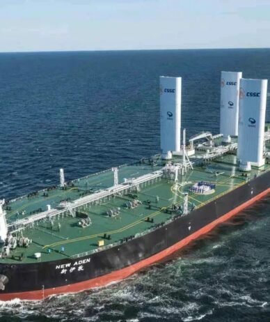کشتی غول‌پیکر چینی New Aden معرفی شد؛ کاهش مصرف سوخت و تولید آلودگی به کمک بادبان‌ها