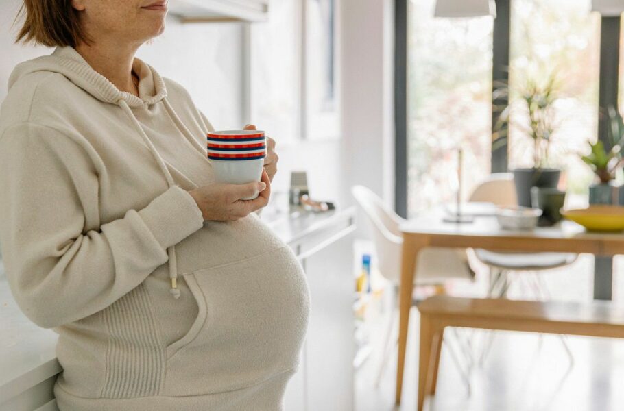 مطالعه جدید: کافئین در دوران بارداری می‌تواند باعث کوتا‌ه‌قدی فرزندان شود
