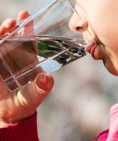 پژوهشی جدید: بسیاری از افراد نیازی به مصرف روزانه هشت لیوان آب ندارند