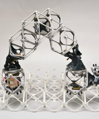 دانشمندان MIT در حال ساخت ربات‌هایی هستند که می‌توانند خودشان را بسازند