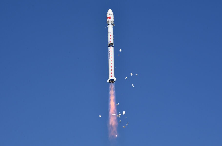دردسرهای برنامه‌ فضایی چین ادامه دارد؛ سقوط کنترل‌نشده یک راکت دیگر در اقیانوس