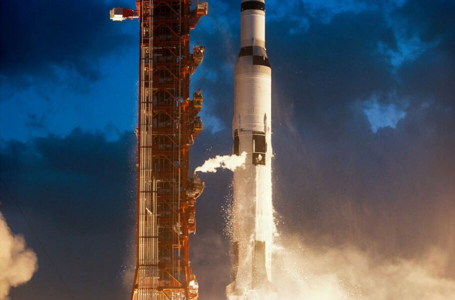 امروز در فضا: ساترن ۵ با ماموریت آپولو ۴ پرتاب شد