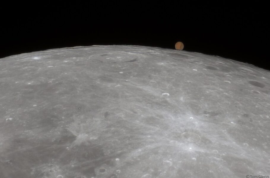 تصویر روز ناسا: هم‌نشینی ماه و مریخ در آسمان سن دیگو