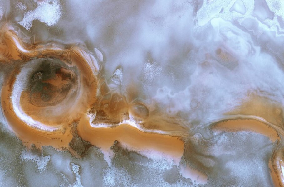 سازمان فضایی اروپا به مناسبت کریسمس، تصاویر خیره‌کننده‌ای را از یخ‌های مریخ منتشر کرد