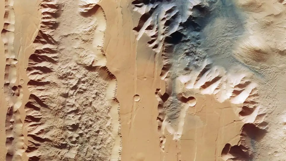 Mars Valles Marineris قطب آی تی