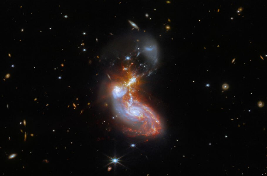 دو کهکشان در حال ادغام