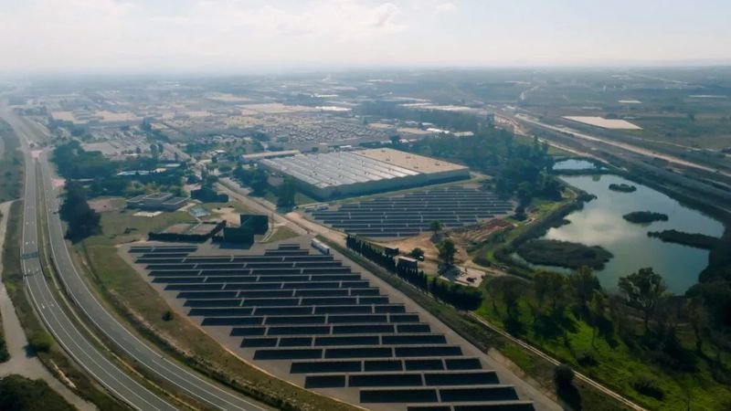 پنل های خورشیدی در کارخانه فورد در والنسیا