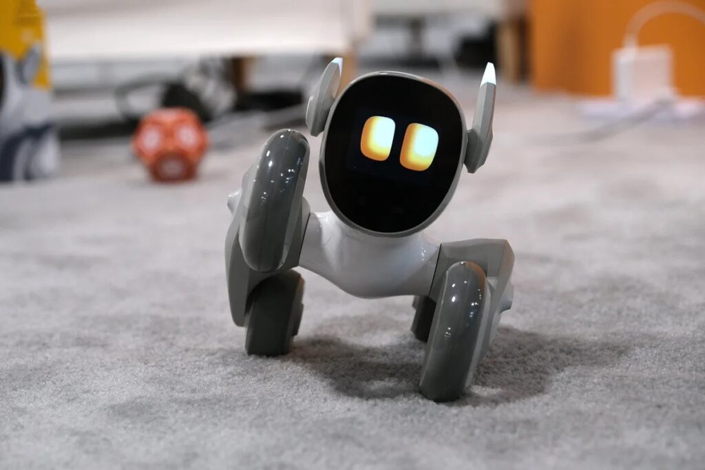 Loona، رباتی شبیه حیوان خانگی که لبخند به لبان شما می‌آورد + ویدیو