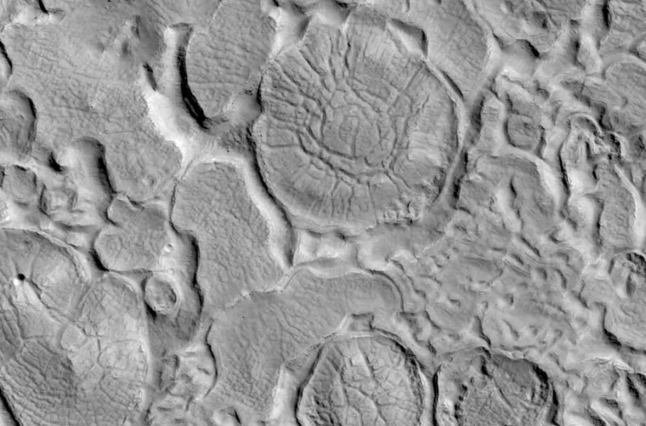 ناسا تصویری عجیب و متفاوت از سطح مریخ منتشر کرد