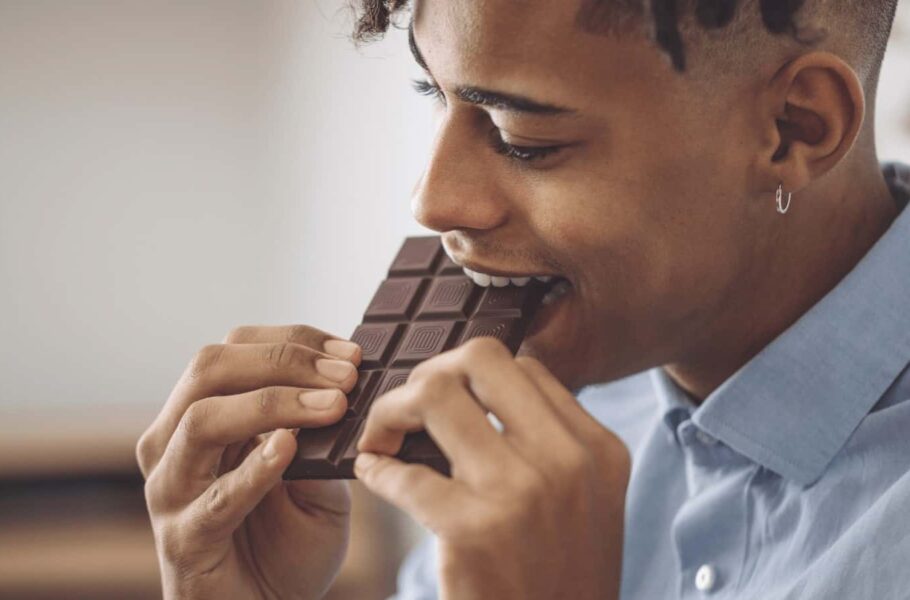 راز جذابیت خوردن شکلات در تحقیقی به رهبری دانشمند ایرانی کشف شد