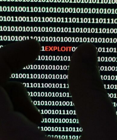 هکرها با یک آسیب‌پذیری دوساله، هزاران سرور را در سراسر دنیا آلوده کردند