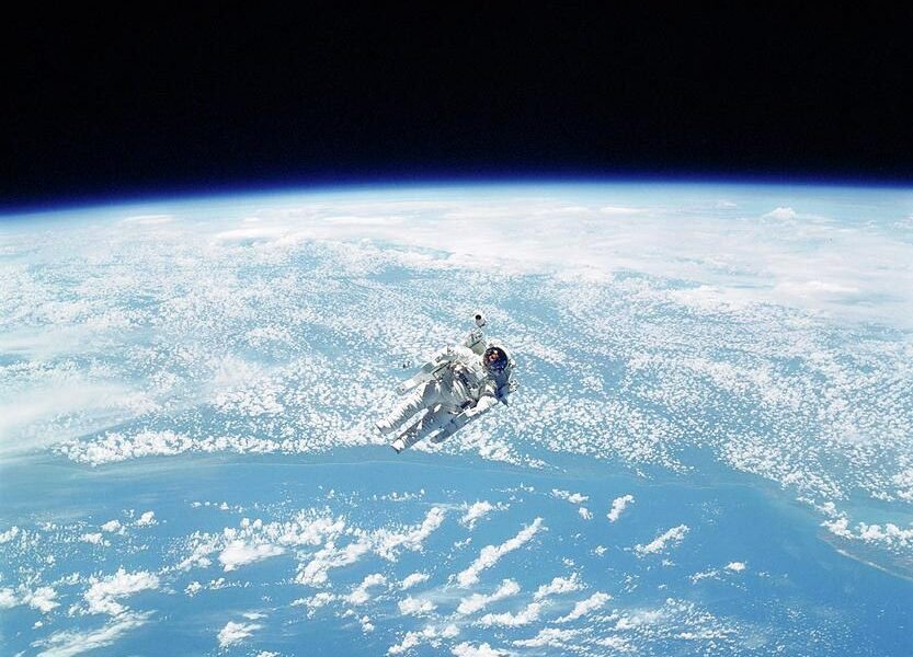 امروز در فضا: اولین راهپیمایی آزادانه در فضا رقم خورد